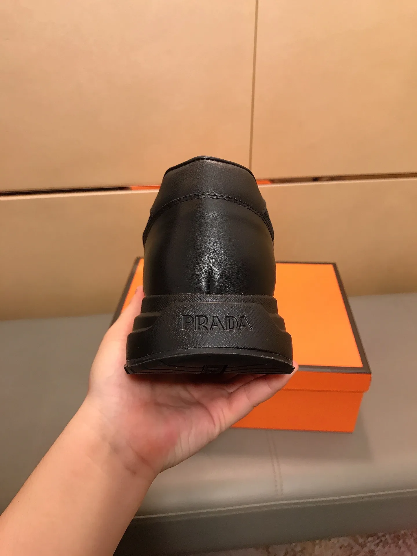 Ex-factory price 400 👟👟【PRADA】Prada's new men's fashion sports and casual shoes🇨🇳High-end boutique💯Exquisite details, uppers made of cowhide + breathable fabrics, pigskin lining🌶🌶Lightweight, wear-resistant and non-slip original outsole, comfortable to wear🎋Classic craftsmanship, fine workmanship, worth owning Code number: 38-44